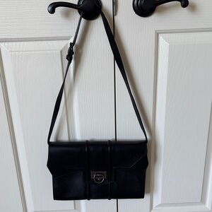 Made in Italy Reese Hudson Chic Black Leather Shoulder Bag
